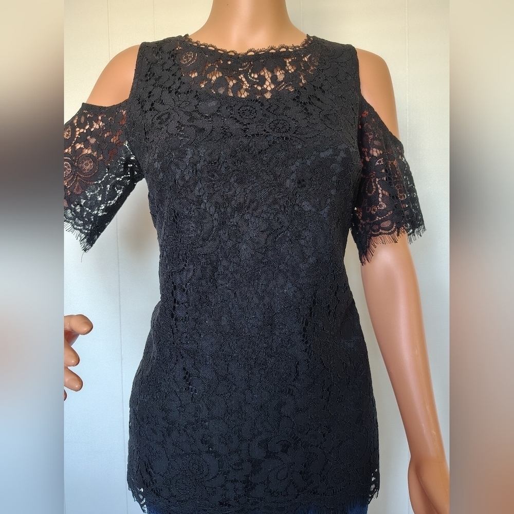 Isaac Mizrahi Black Lace Cold Shoulder Blouse Size XS